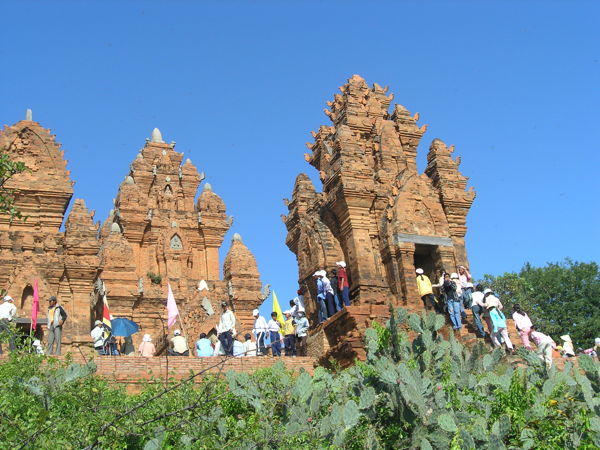 Po Klaung Gerai Festival gogers